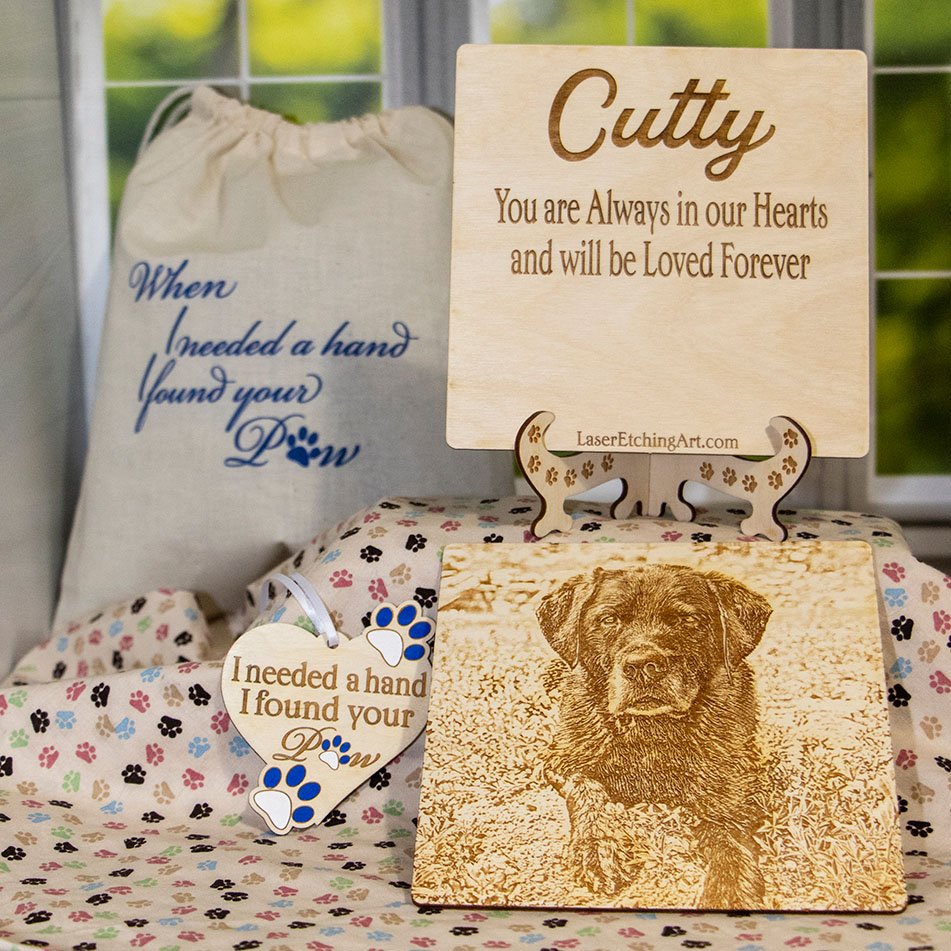 Pet memorial set: a plaque reading “You are always in our hearts and will be loved forever”, a dog's portrait engraved on wood and a heart ornament